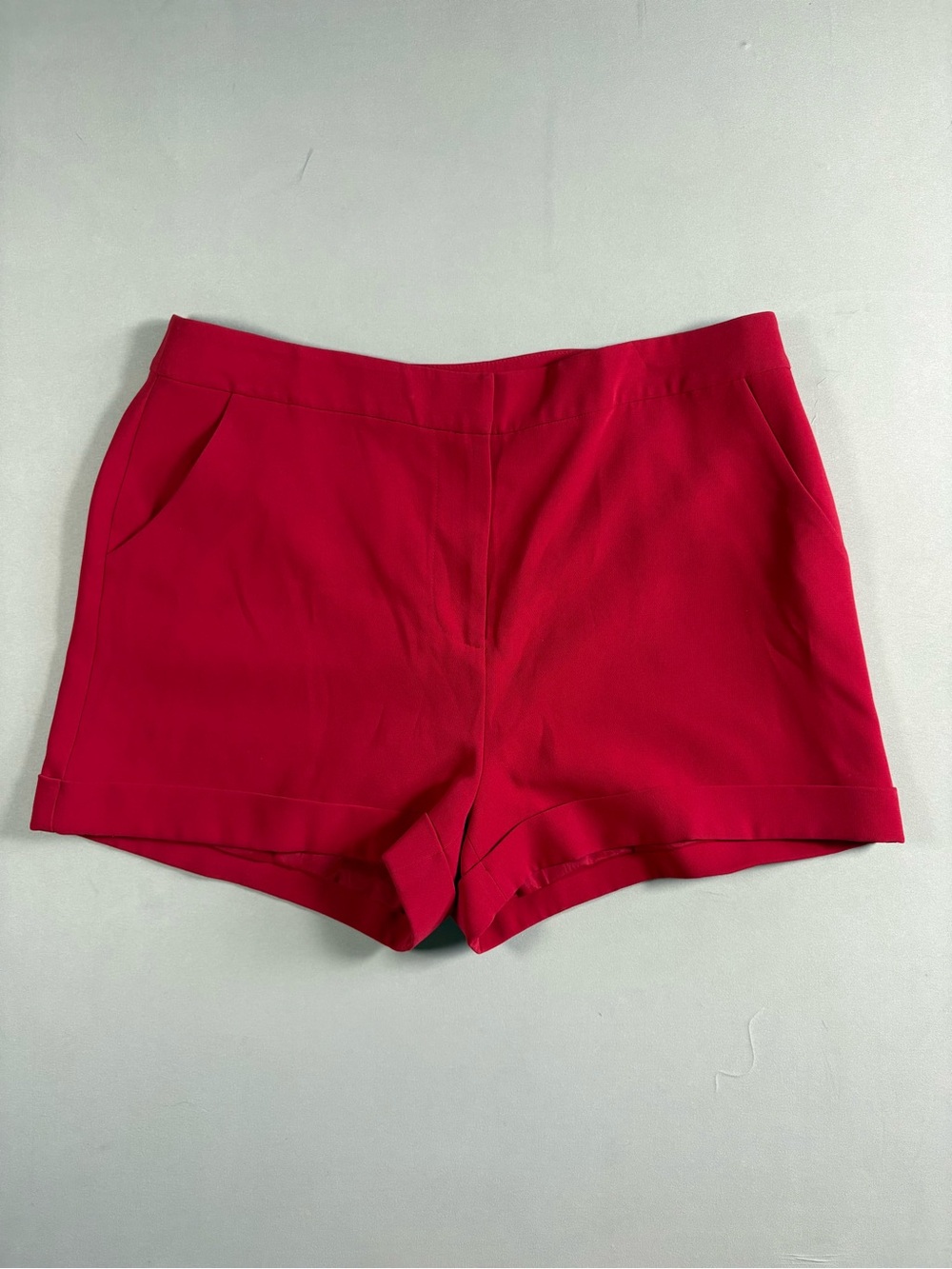 Cinq A Sept Women's Elaine Cuffed High Rise Crepe Shorts Cherry Red Size 12 - Picture 2 of 11